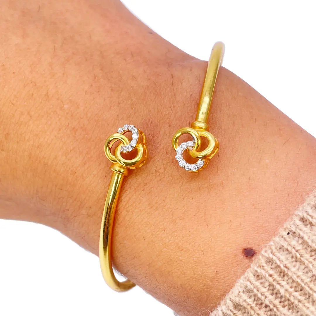 22ct Yellow Gold Ladies Cuff Flexible Crossover Torque Bangle 2.5mm Width Gold Bracelet