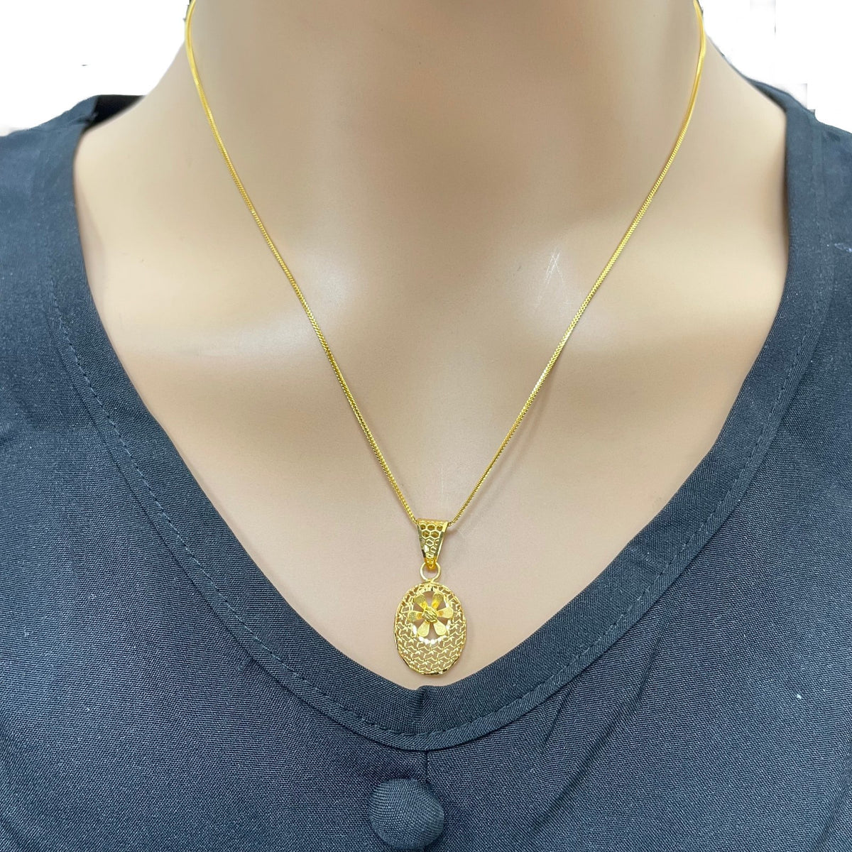 22ct Yellow Gold Honeycomb Mesh Oval Floral Daisy Centre Pendant High Polish