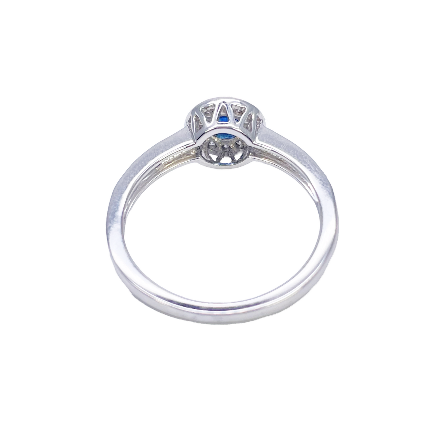 18 Karat Naturblauer Saphir & Runder Diamant Halo Halb-Ewigkeitsring 0,35 Karat