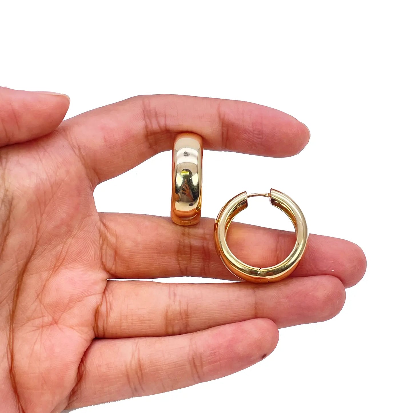 18ct Yellow Gold Hoop Huggie High Polished Earrings 8.2mm Width 18mm Diameter 
