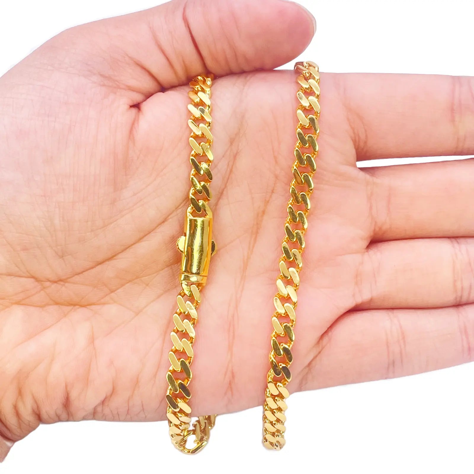 22ct Gold Cuban Link Curb Lightweight Chain Necklace 24 Inches 8.4mm Width 