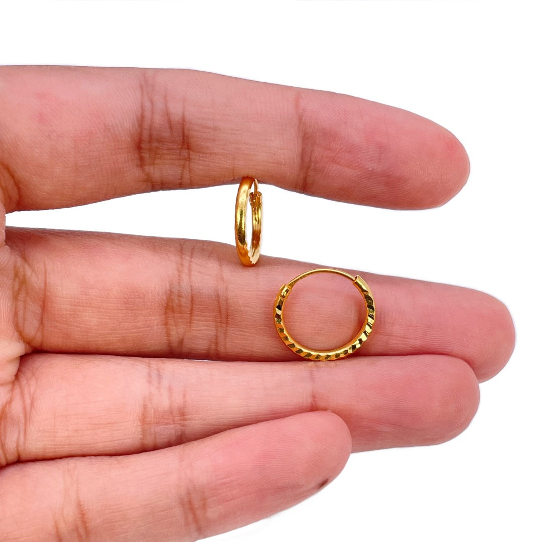 22ct Yellow Gold Diamond Cut Hoop Earrings 10mm Small Sleeper Huggie Hoops Pair