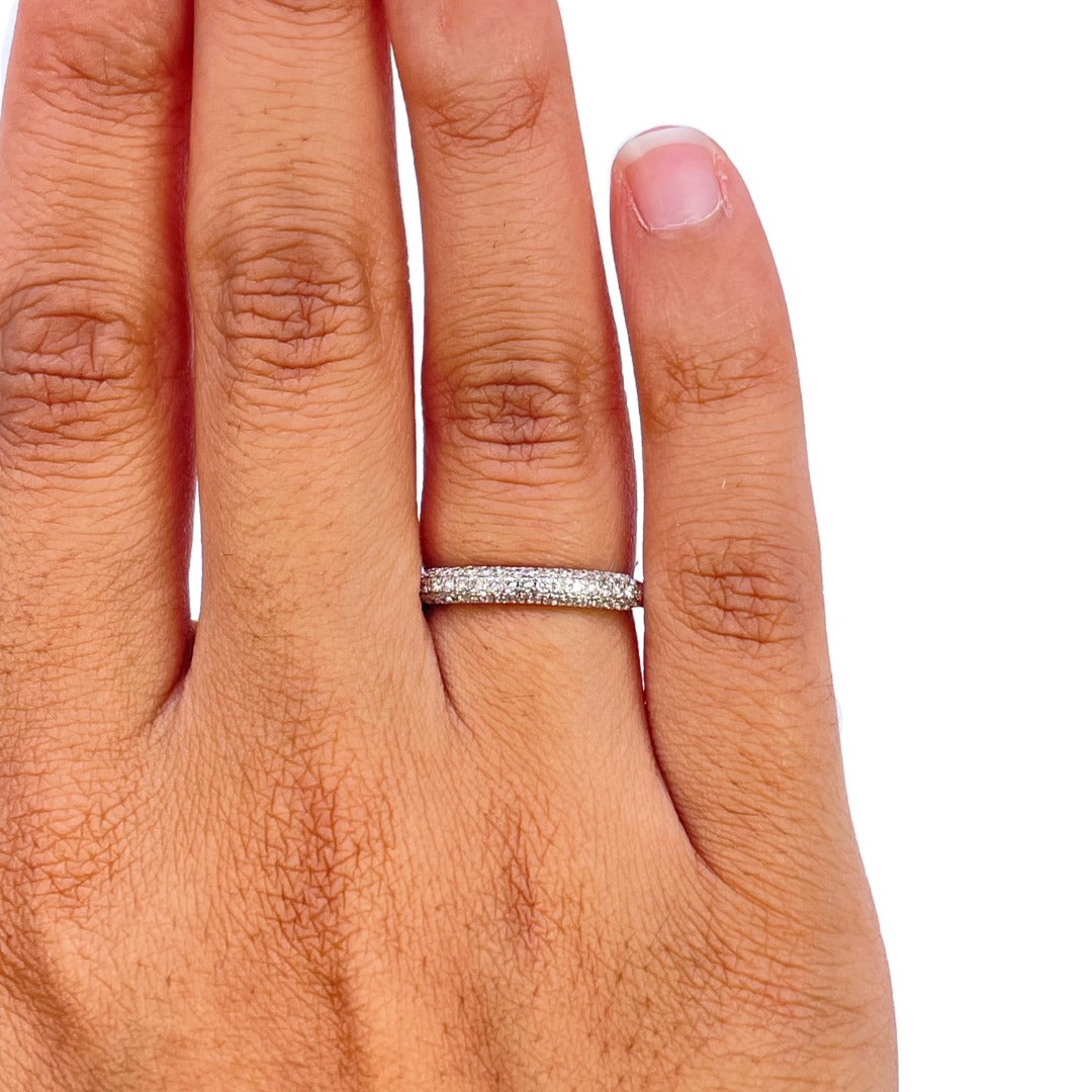 14 Karat Weißgold 3-reihiger, gewölbter Ring mit 0,34 Karat Diamanten im Pavé-Fassung
