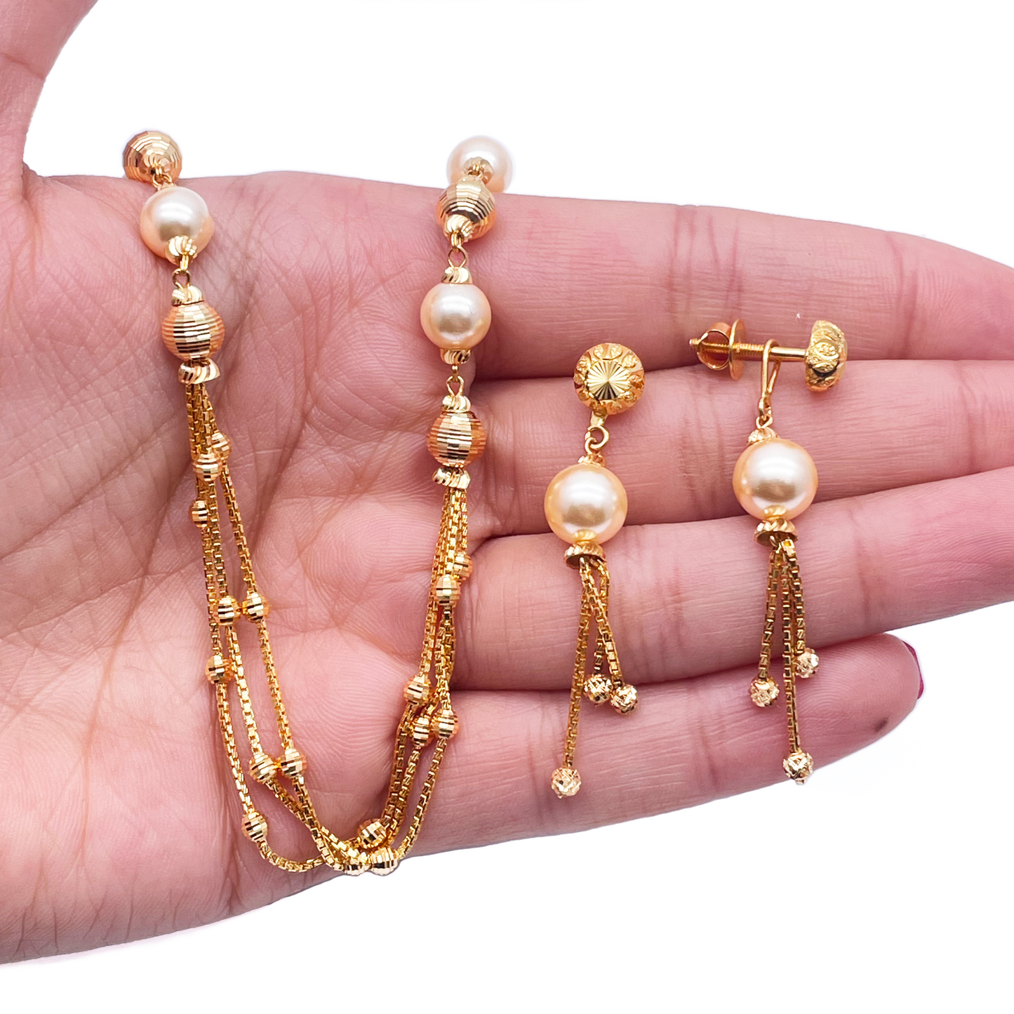 Halsketten- und Ohrring-Set aus 22 Karat Gelbgold mit Perlen und Diamantschliff-Kugeln in Lagenoptik
