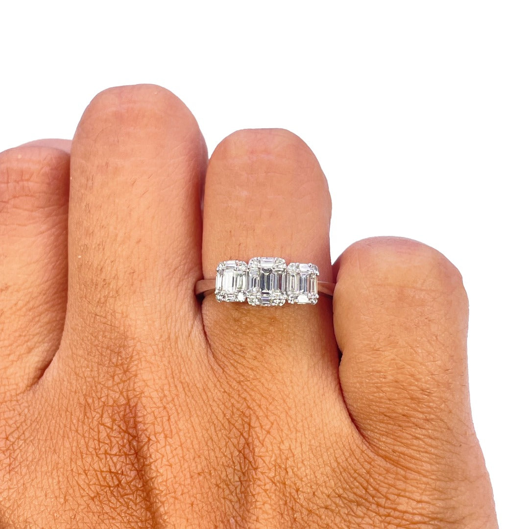 18 Karat Weißgold runder Diamant- und Baguetteschliff-Trilogie-Ring 0,58 ct