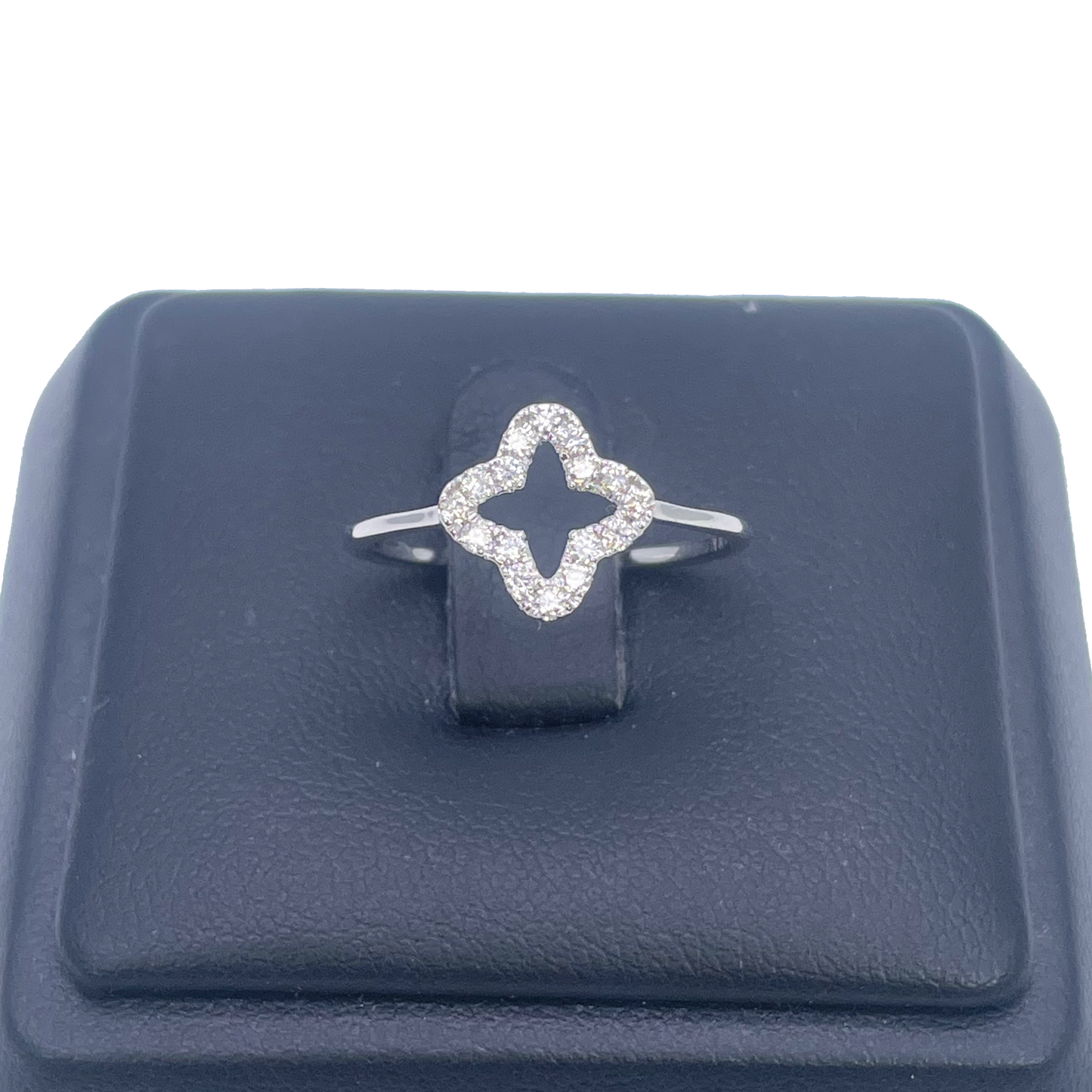 Ring aus 18 Karat Weißgold, Diamanten, Kleeblatt-/Blütenform, 0,19 Karat