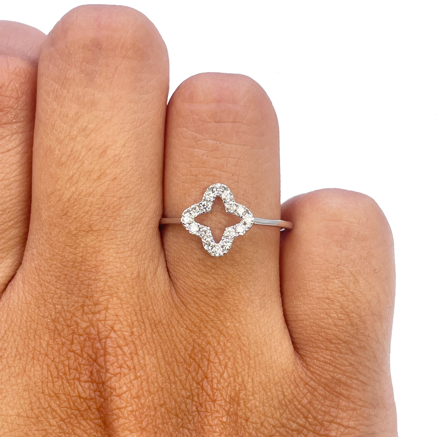 Ring aus 18 Karat Weißgold, Diamanten, Kleeblatt-/Blütenform, 0,19 Karat