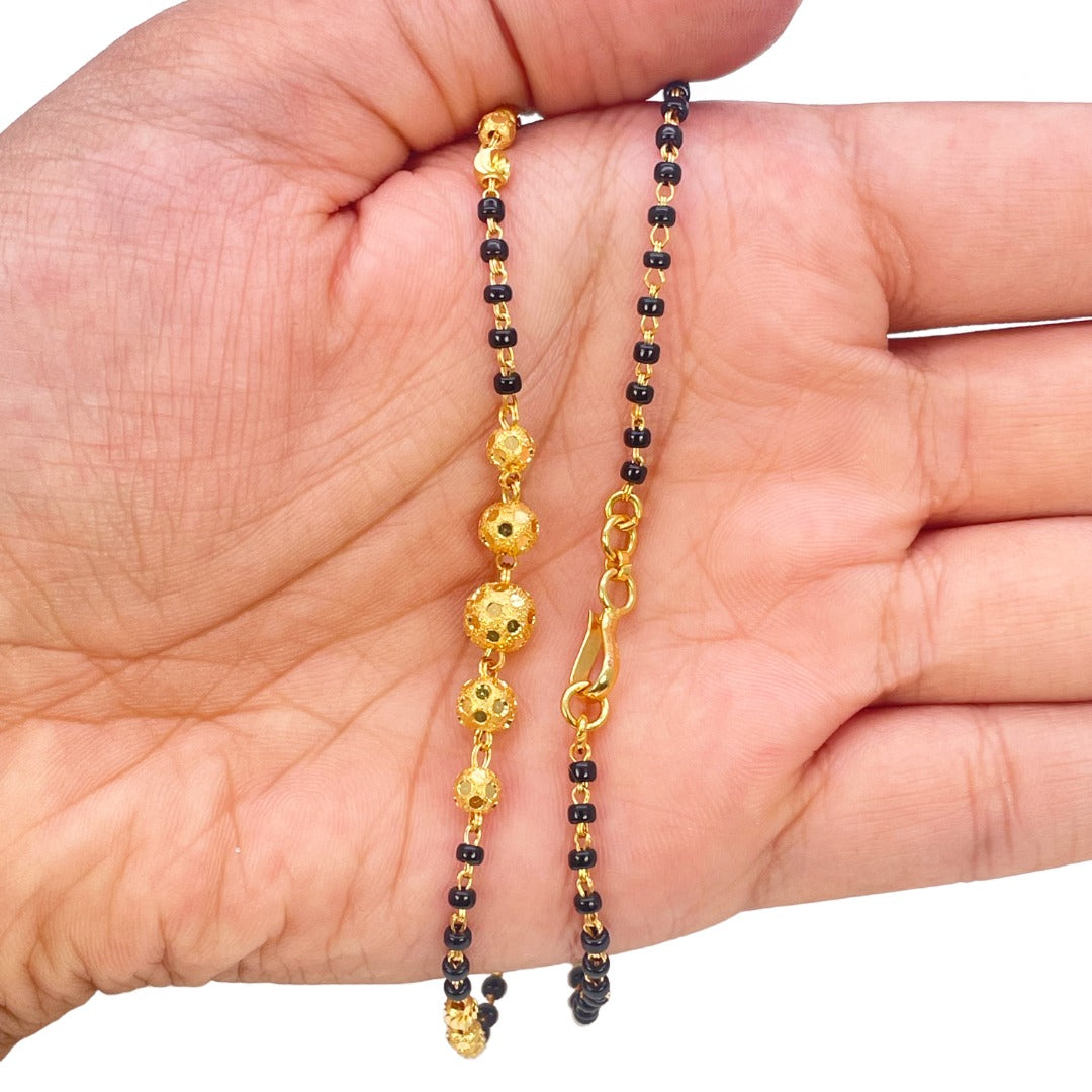 22 Karat Gelbgold Diamantgeschliffene Perlen-Mangalsutra-Halskette 47 cm