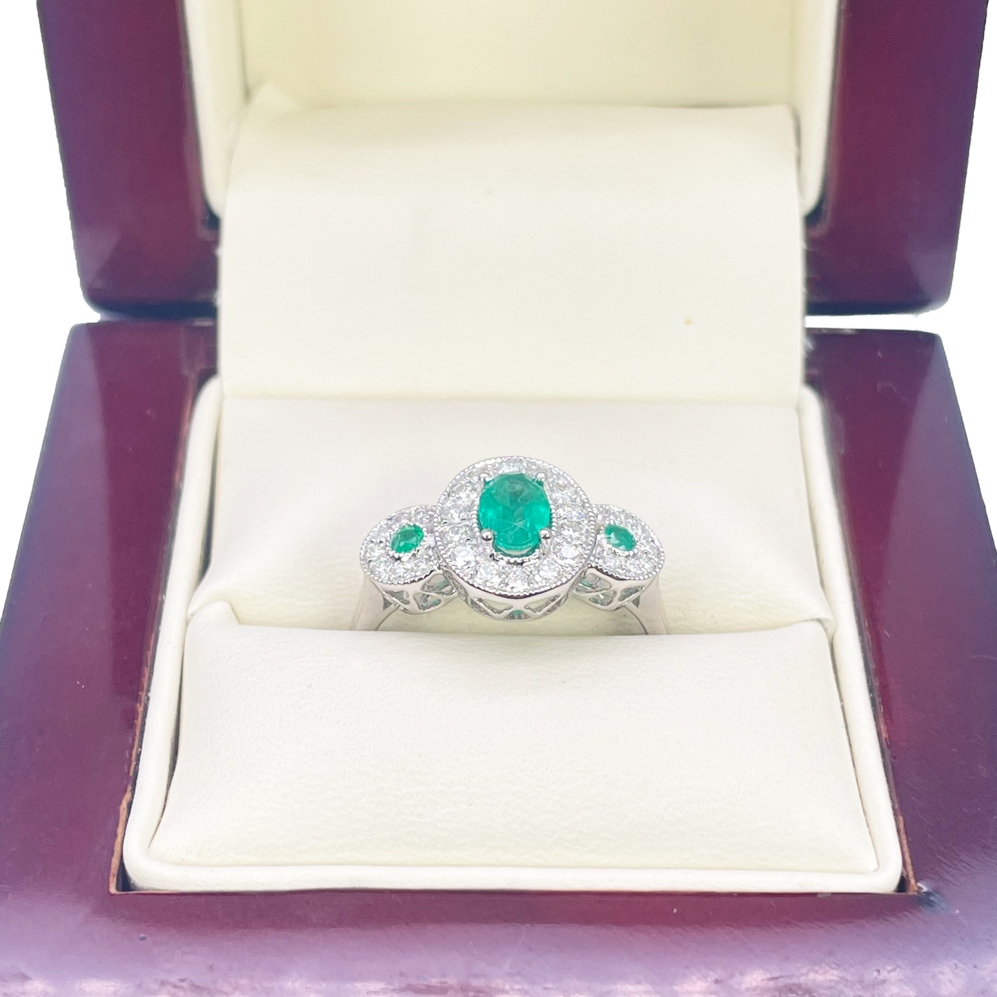 18 Karat Gold Ring mit natürlichen Smaragden und Diamanten, rund & oval geschliffen, 0,80 ct