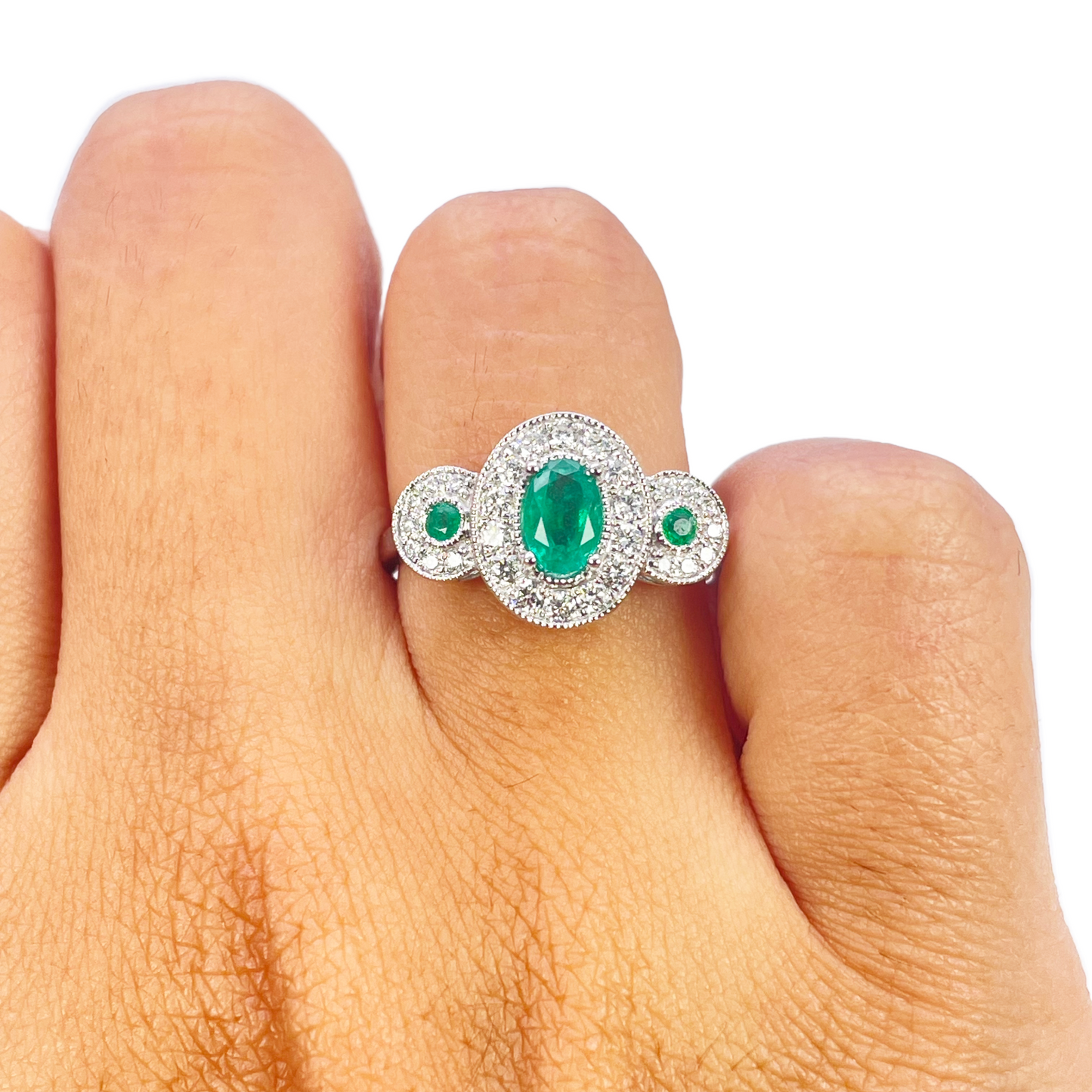 18 Karat Gold Ring mit natürlichen Smaragden und Diamanten, rund & oval geschliffen, 0,80 ct
