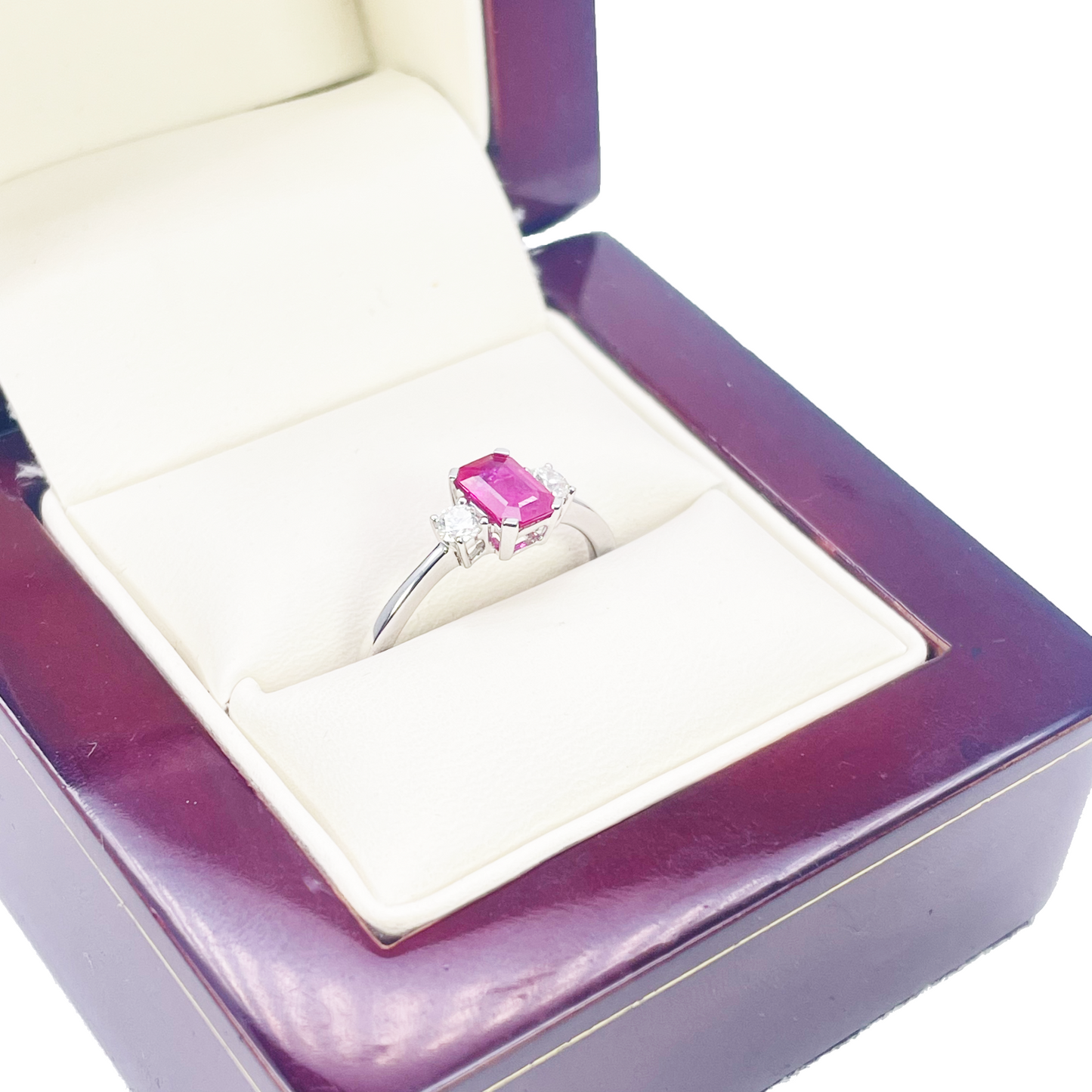 18 Karat Gold Rubin Diamant Ring Natürlicher runder & Smaragdschliff Dreistein 0,75ct