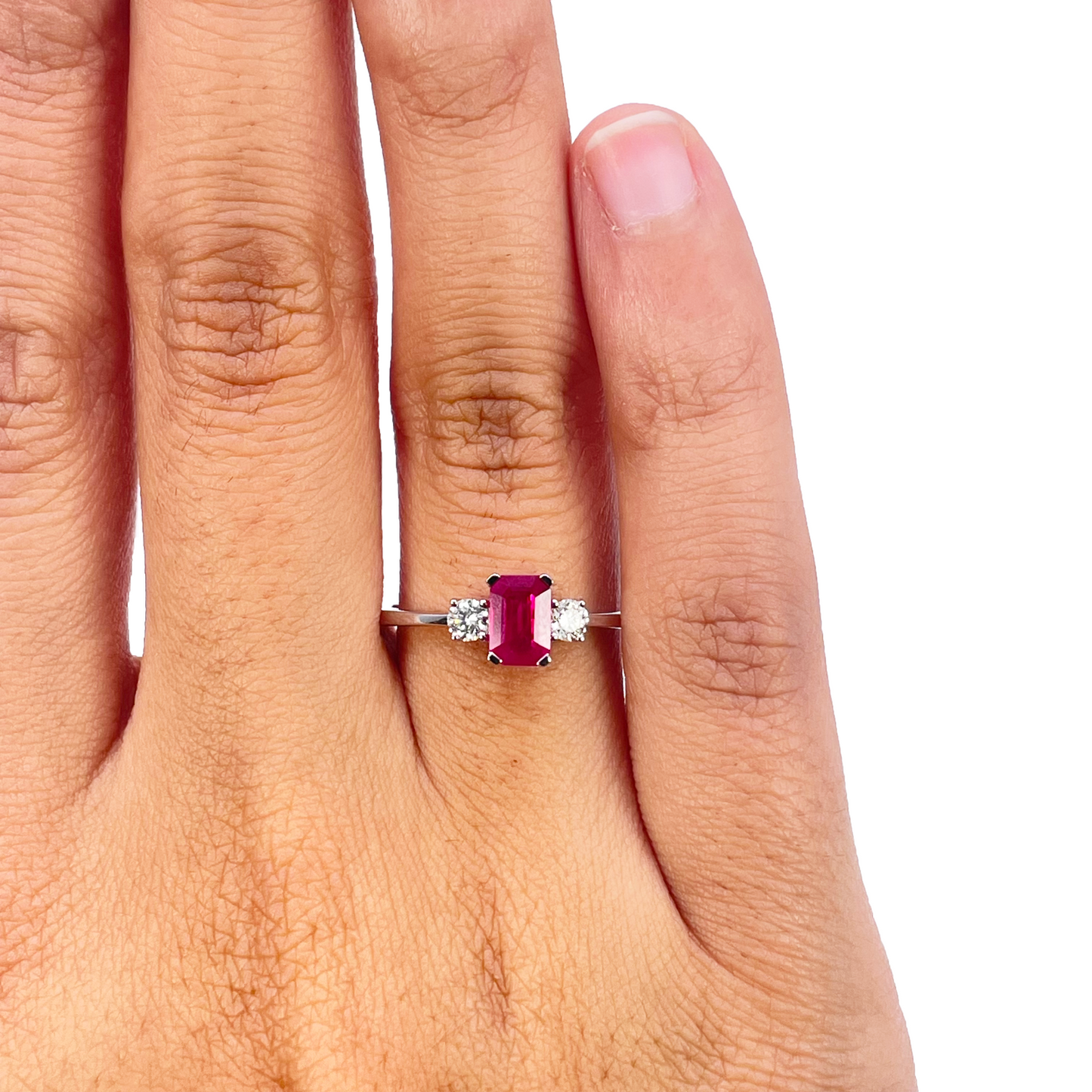 18 Karat Gold Rubin Diamant Ring Natürlicher runder & Smaragdschliff Dreistein 0,75ct