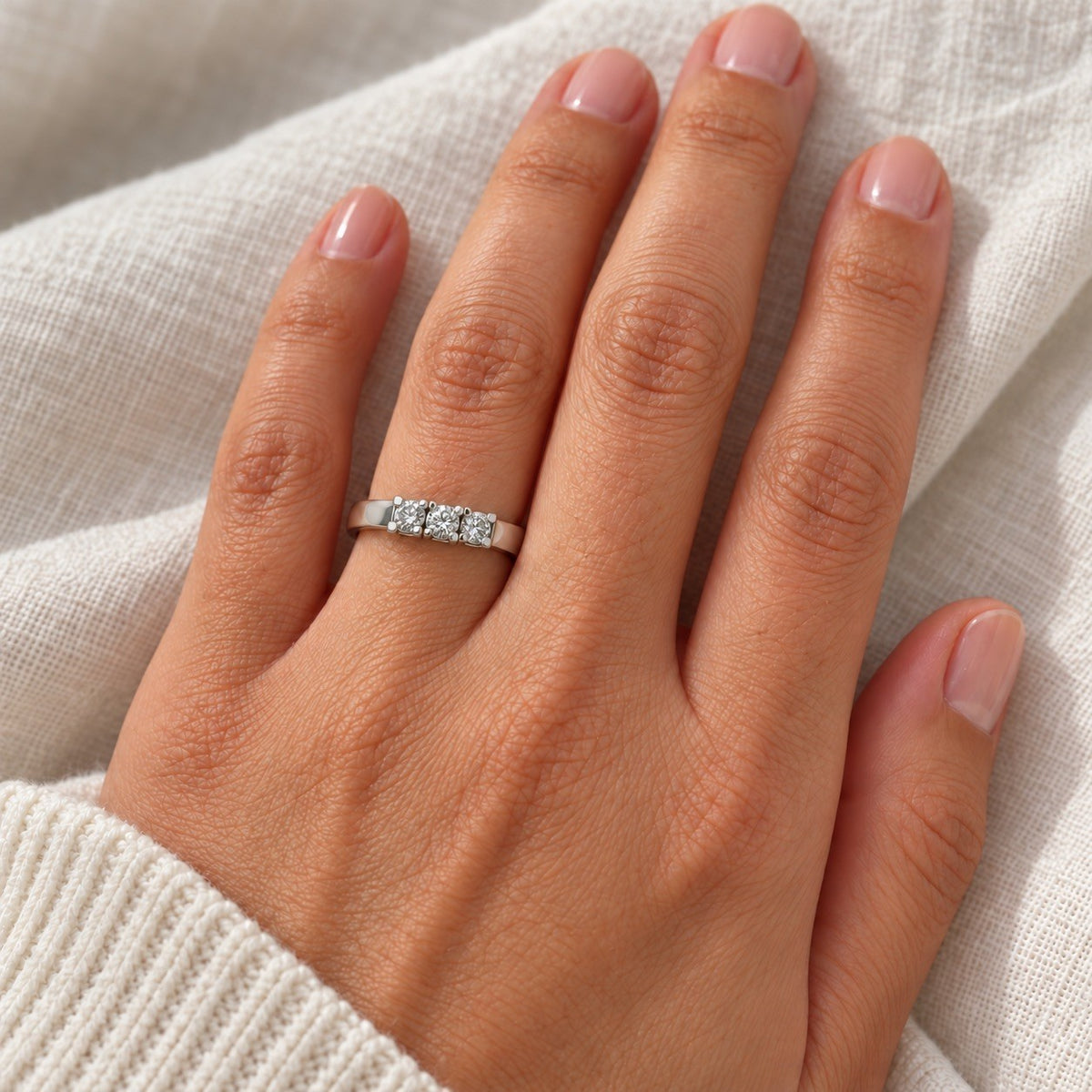 18ct White Gold Three Stone Natural Diamond Ring Trilogy Band 0.28ct