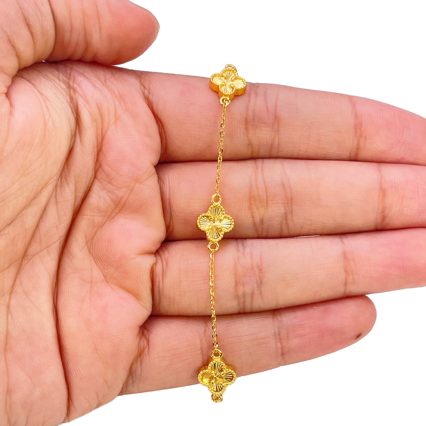 22 Karat Gelbgold Armband mit 5 Blumen-Kleeblättern und Diamantschliff, 19 cm