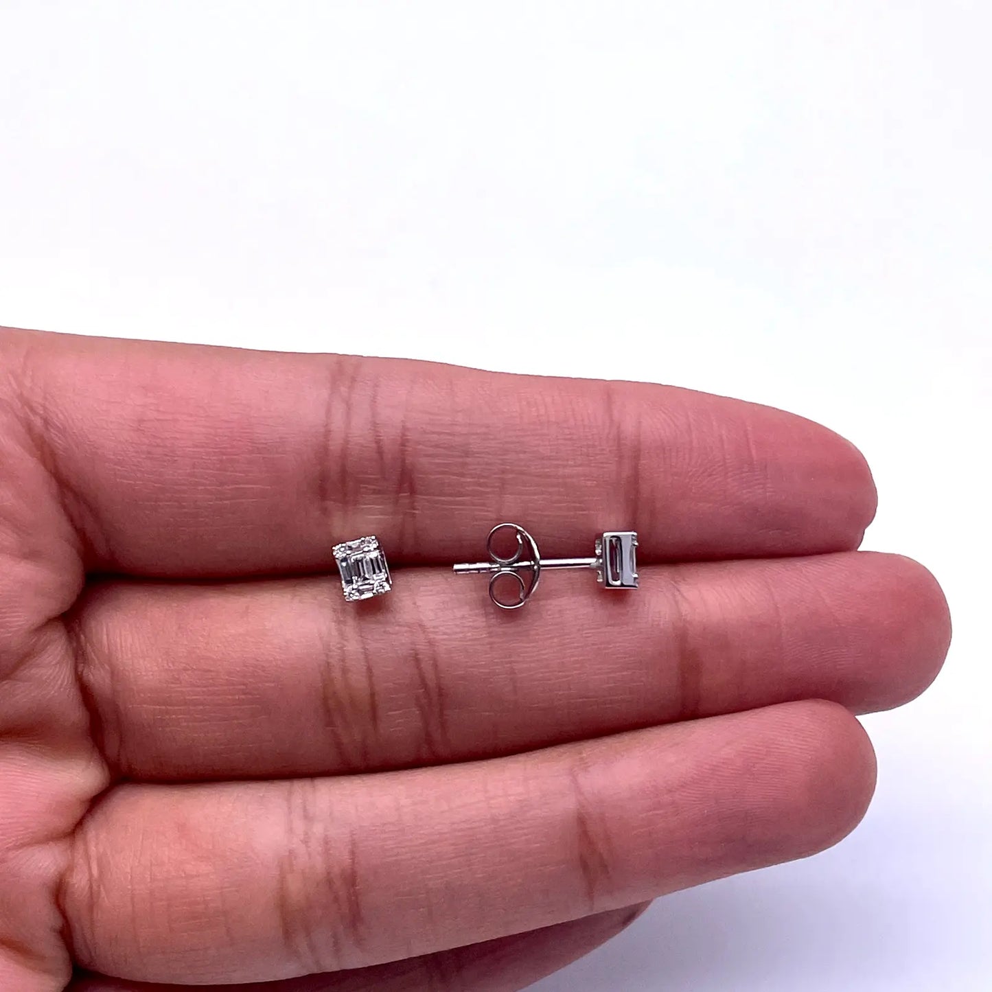 14ct White Gold Round & Baguette in Emerald Shaped Diamond Studs Earrings 0.17ct 