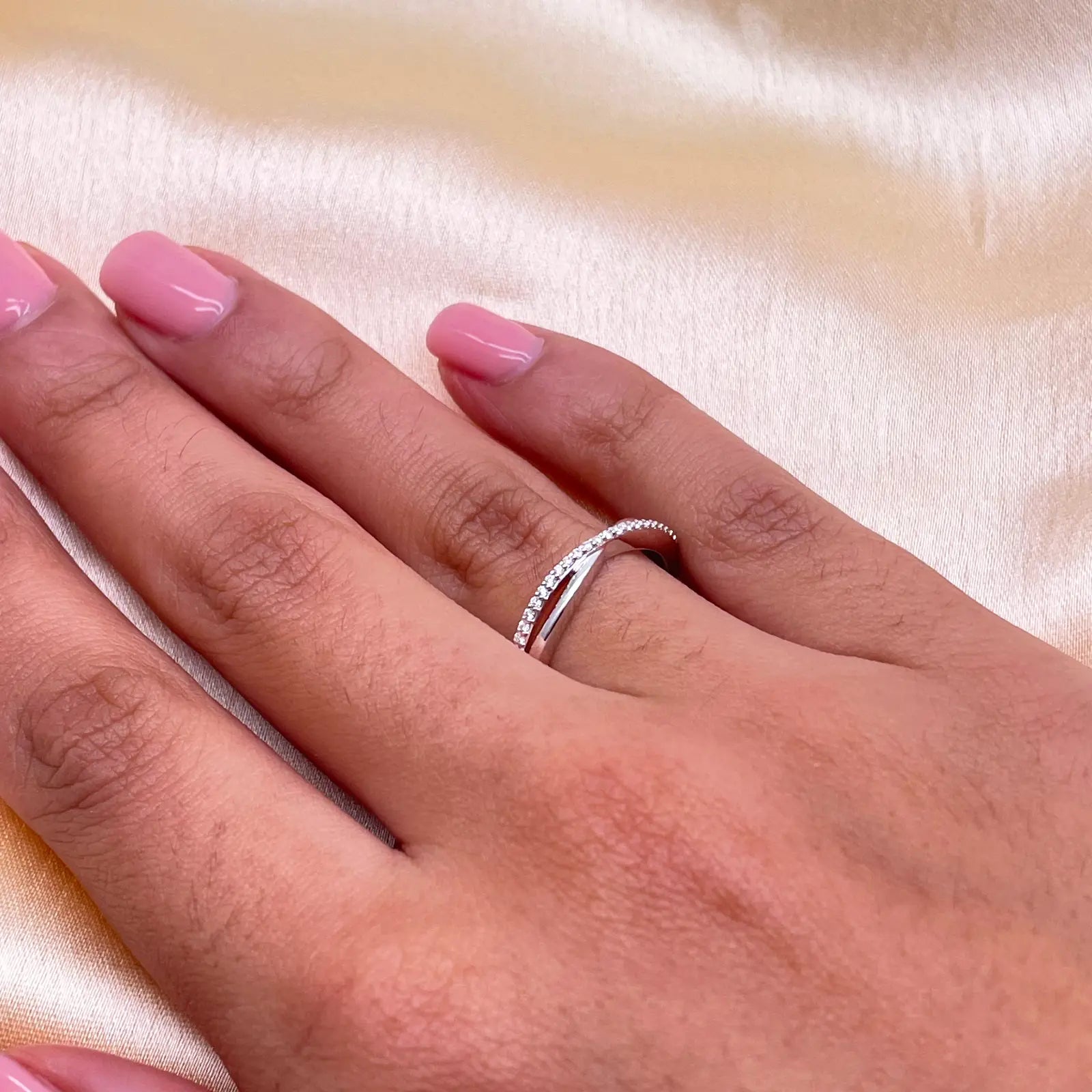 18ct White Gold Diamond Polished Double Crossover Half Eternity Ring 0.09ct  Diamond Ring