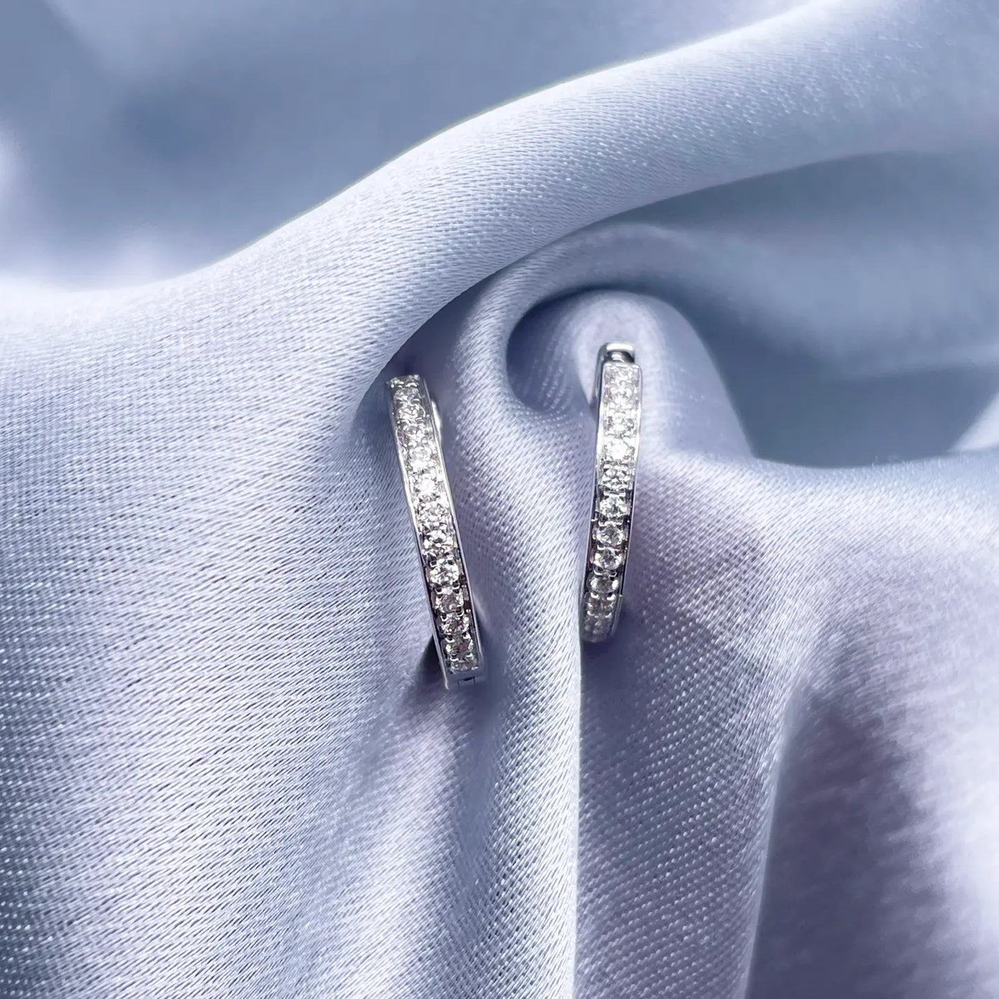 18ct White Gold Natural Diamond Pair of Hoop Huggies Earrings 0.22ct 