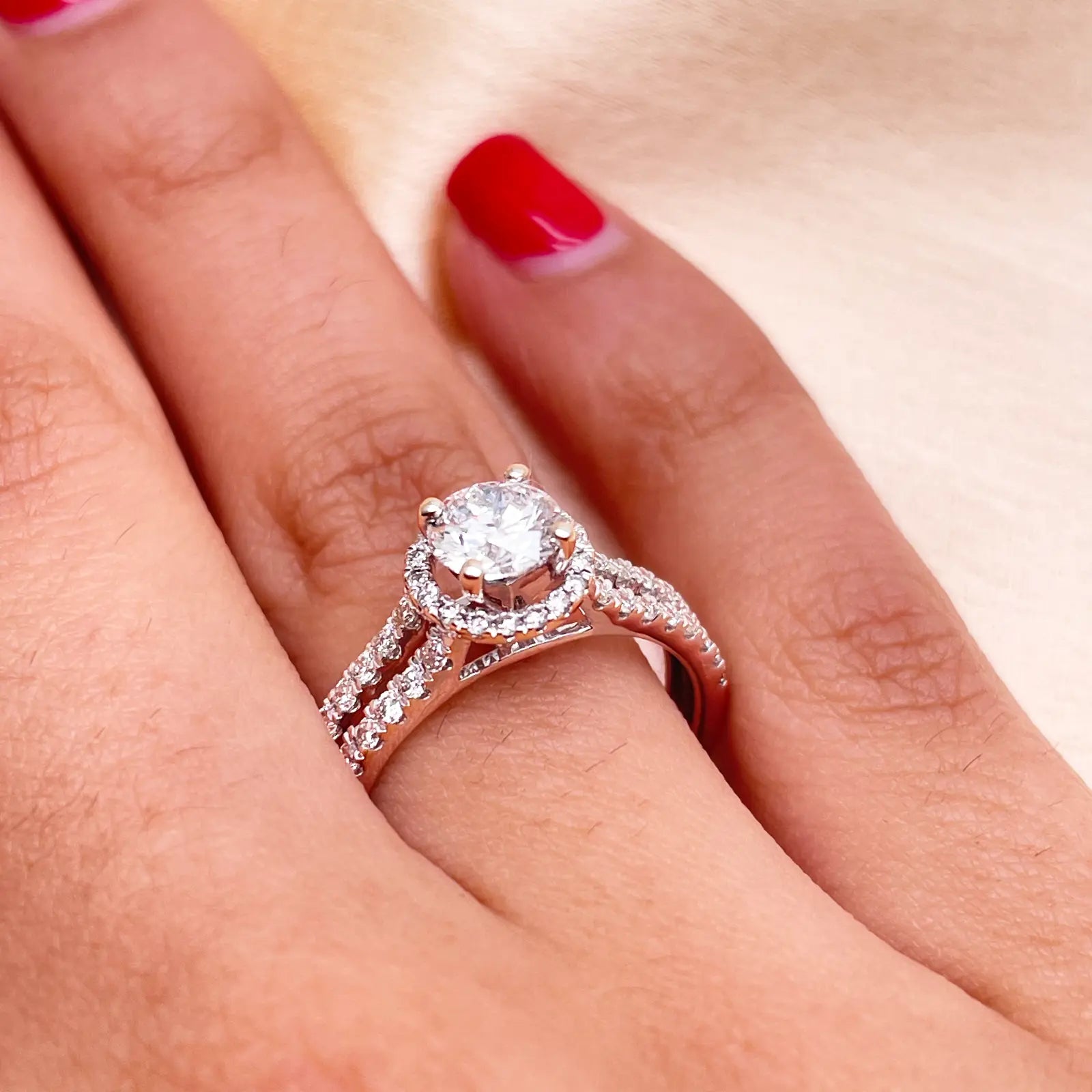 18ct White Gold Natural Round Diamond Halo Split Band Engagement Ring 1ct GIA  Diamond Ring