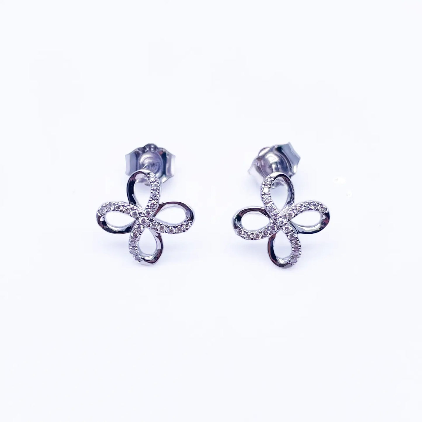 18ct White Gold Swirl Infinity Diamond Earrings & Matching Pendant 0.17ct 