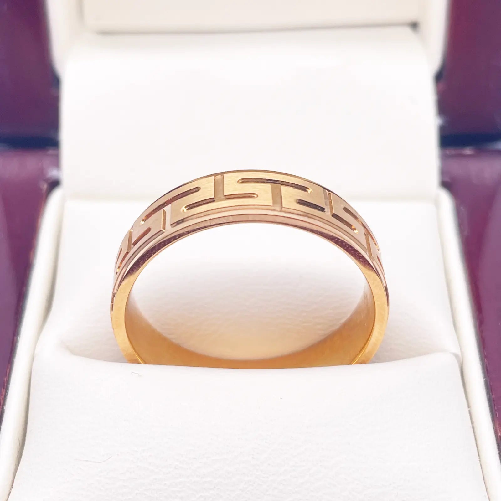 18ct Yellow Gold Mens Wedding 6mm Polished Band With Matt Greek Key Pattern 