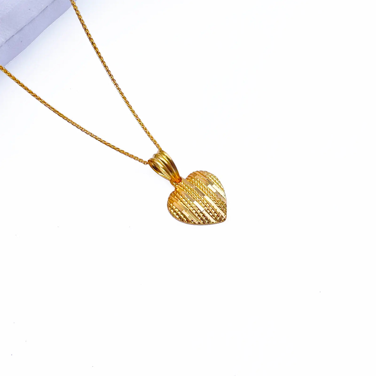 22ct Yellow Gold Diamond Cut Shiny Heart Pendant & Necklace 16''inches 