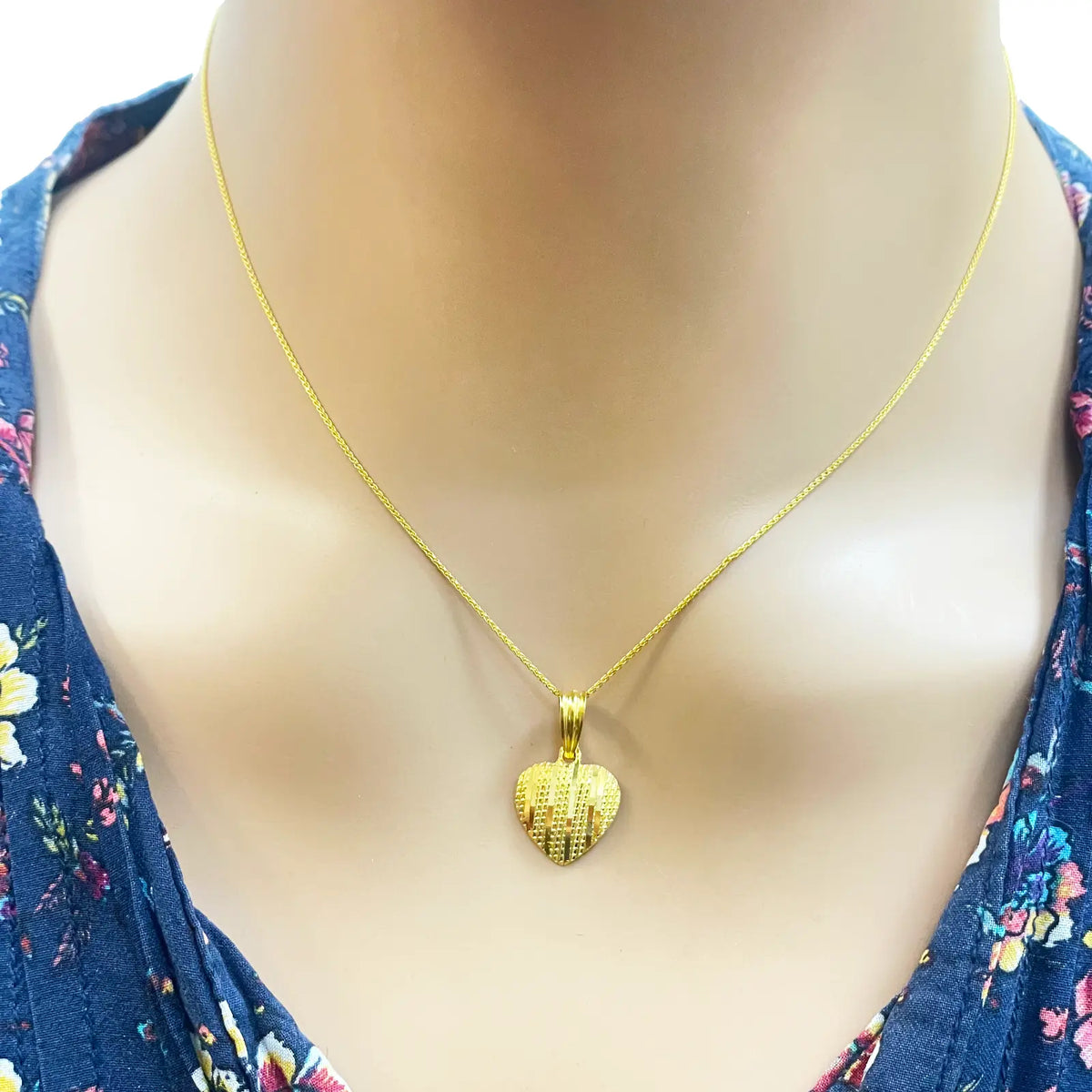 22ct Yellow Gold Diamond Cut Shiny Heart Pendant & Necklace 16''inches 