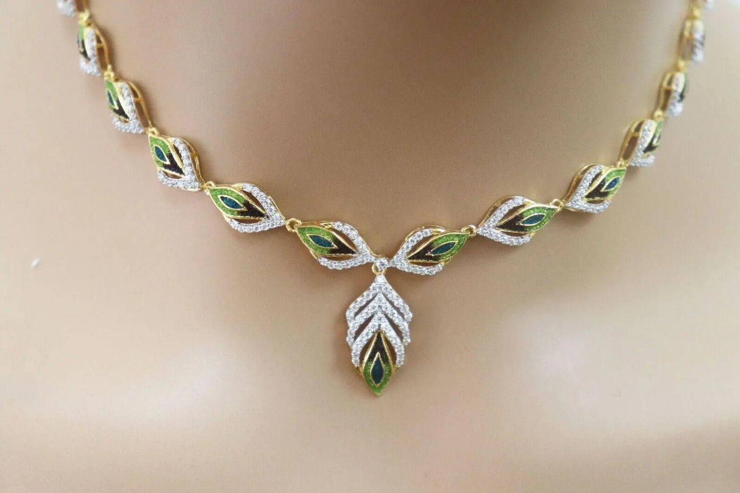 22ct Yellow Gold Ladies Feather Design Necklace & Earrings Set 